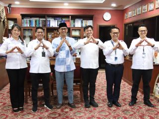 Ketua DPRD Batam Nuryanto, Wakil Ketua 3 DPRD Ahmad Surya, Kepala BTN Kantor Cabang Utama Batam Wahyudi Gusti. Dok. Humas DPRD Batam