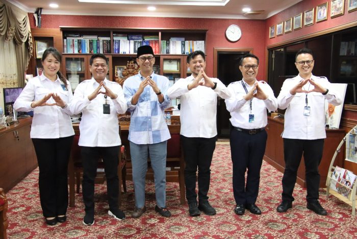 Ketua DPRD Batam Nuryanto, Wakil Ketua 3 DPRD Ahmad Surya, Kepala BTN Kantor Cabang Utama Batam Wahyudi Gusti. Dok. Humas DPRD Batam