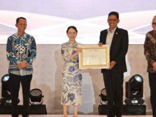 Apresiasi Peran Strategis, Ketua DPRD Batam Terima Penghargaan Investasi 2026