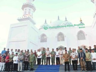 Ketua DPRD Hadiri Peresmian Masjid Bintang Amin Angkasa oleh Menhan di Lanud Hang Nadim