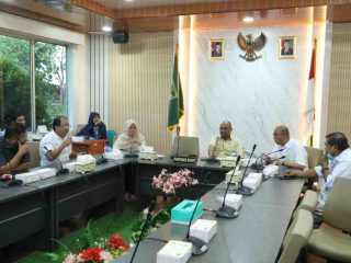 Rapat Koordinasi dengan Pimpinan DPRD, Bapemperda Bahas Revisi Ranperda Pengelolaan Persampahan Jadi Ranperda Kumulatif Terbuka