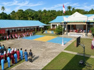 Camat Siantan Pimpin Upacara Hardiknas 2026, Tekankan Kolaborasi Majukan Pendidikan