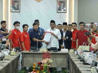 Ketua DPRD Batam Terima Aspirasi Mahasiswa, Siap Teruskan Tuntutan ke Pemerintah Pusat