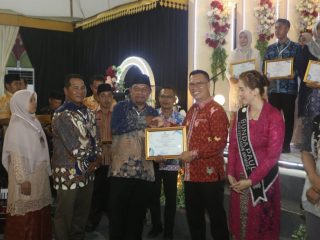 Bupati Aneng Apresiasi Kecamatan Siantan yang Konsisten Mendukung Program Pendidikan