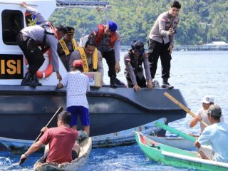 Wujud Kepedulian, Polres Anambas Salurkan Bantuan Sosial kepada Nelayan