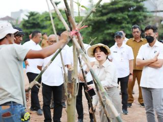 Li Claudia Tanam Pohon, Awali Penataan DAS Baloi Indah Jadi Taman Kota