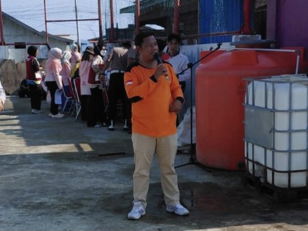 Bangun Lingkungan Sehat, Camat Siantan Pimpin Aksi Bersih-Bersih di Desa Sri Tanjung