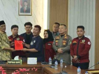 Ketua DPRD Kota Batam Terima Aksi Unjukrasa Mahasiswa UNRIKA, Siap Tindak Lanjuti Aspirasi Soal Air Bersih, Sampah, dan Tata Kelola Lahan