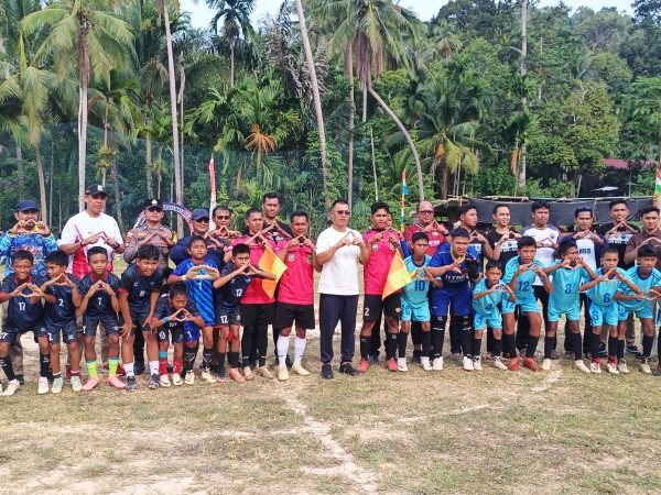 Turnamen Sepak Bola U-13 Semarakkan HUT Desa Teluk Siantan dan Karang Taruna Sinar Siantan