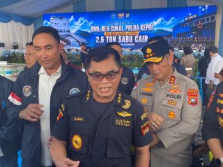 Operasi Gabungan BNN-Bea Cukai-Polda Kepri Gagalkan Penyelundupan 2,6 Ton Sabu Cair