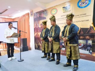 Amsakar Lantik Panglima Sambang Kota Batam, Ajak Organisasi Adat Perkuat Persatuan