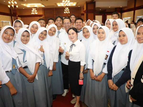 Program Prioritas Amsakar-Li Claudia Wujudkan Mimpi Anak Pulau Menuju Kampus Terbaik