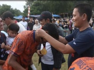 Open Turnamen Sepak Bola HUT Desa Payalaman Resmi Ditutup, Wakil Bupati Anambas Harap Lahir Bibit Atlet