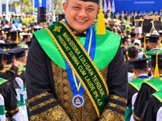 Dari Gedung DPRD ke Panggung Akademik, di Tengah Kesibukan Legislasi, Dasril Ukir Prestasi Langka Lulusan Terbaik Magister Ilmu Lingkungan IPK 4,00