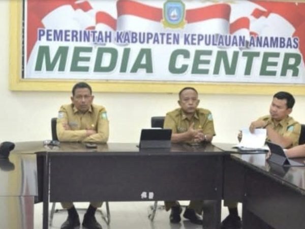 Sekda Anambas Pimpin Pembahasan Pakaian Dinas Tertentu untuk Dishub dan BPBD