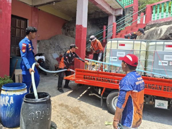 Kemarau Tak Kunjung Usai, Polres Anambas Pastikan Bantuan Air Bersih Terus Mengalir